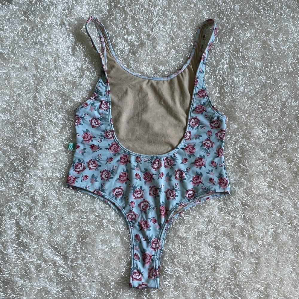 Bikini - Picture 2 of 6